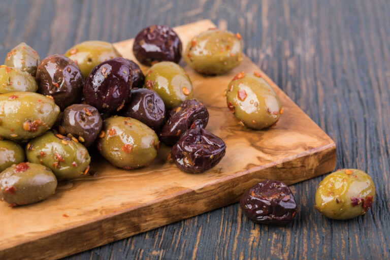 The Benefits of Including Olives on the Keto Diet